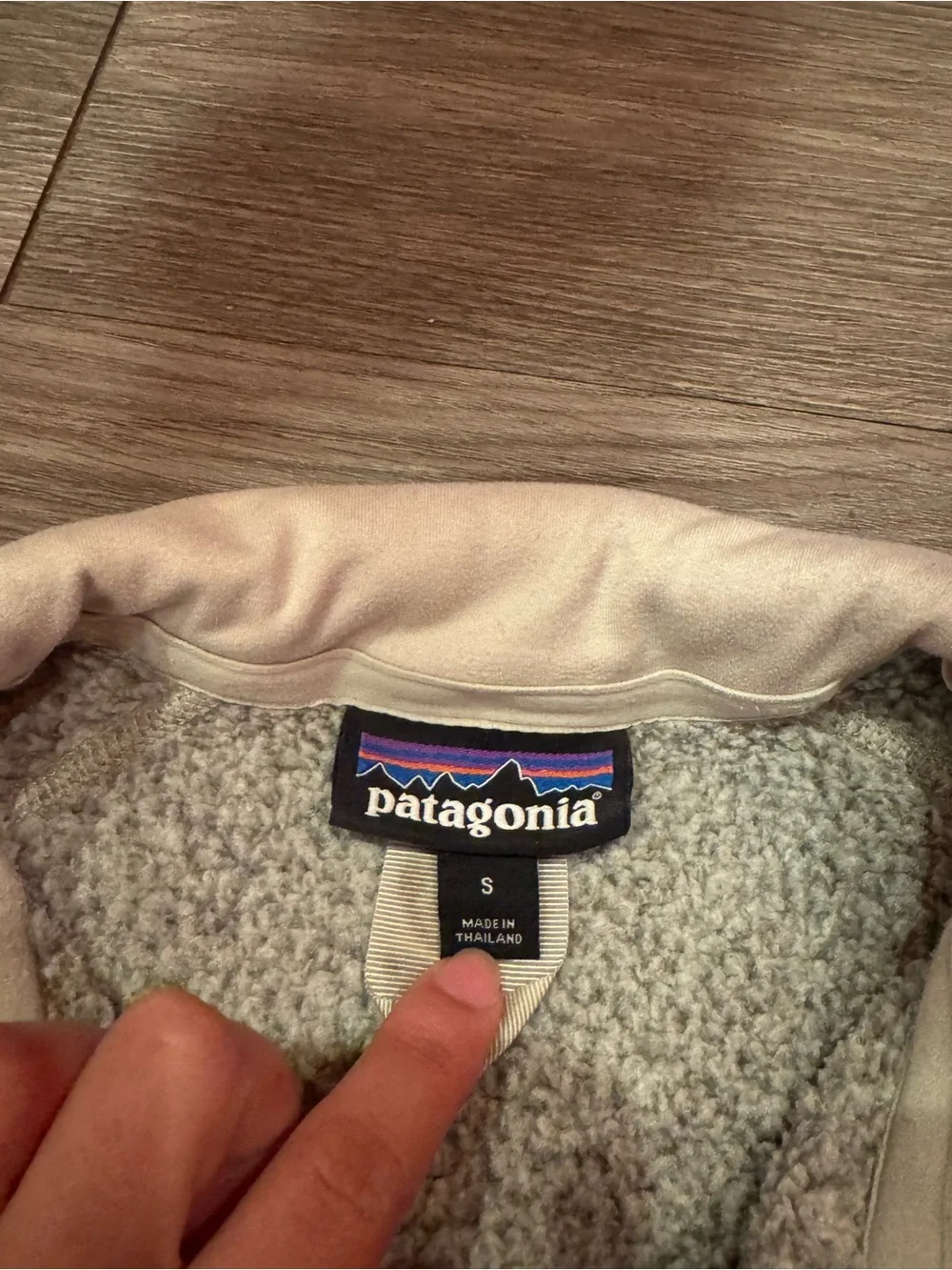 Patagonia Women’s Heathered Light Gray Quarter-Zip Pullover